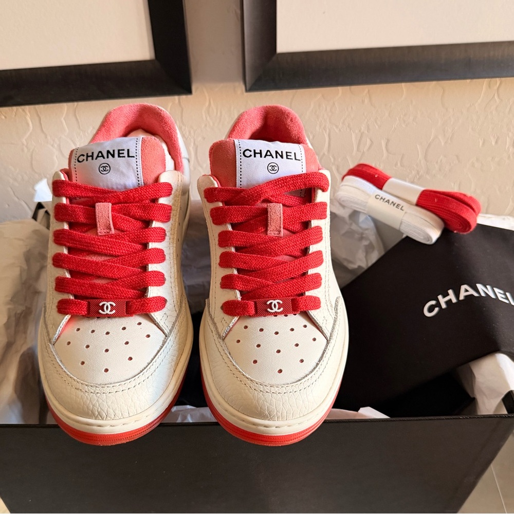 CHANEL Grained Calfskin Fabric Womens Logo Sneakers 39 White Red - Picture 3 of 15